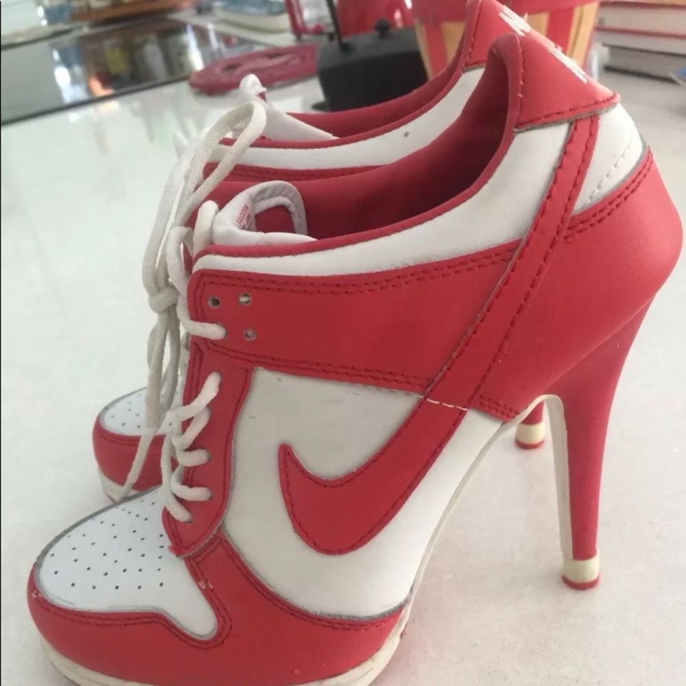 LOOKING FOR Nke heels, pumps, stilettos